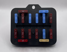 将图片加载到图库查看器,BMW 2002 (E10) Blade Fuse Box (12-Fuse)