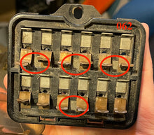 将图片加载到图库查看器,BMW 2002 (E10) Blade Fuse Box (12-Fuse)