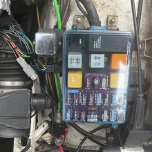 将图片加载到图库查看器,BMW Blade Fuse Auxiliary Fuse Box